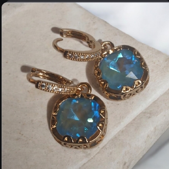 Elegant Gold and Blue Crystal Earrings - Picture 1 of 2